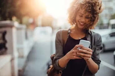 世服宏图中国（上海与北京）配备专属手机应用，助力客户远程管理办公事务，实现移动办公自由。