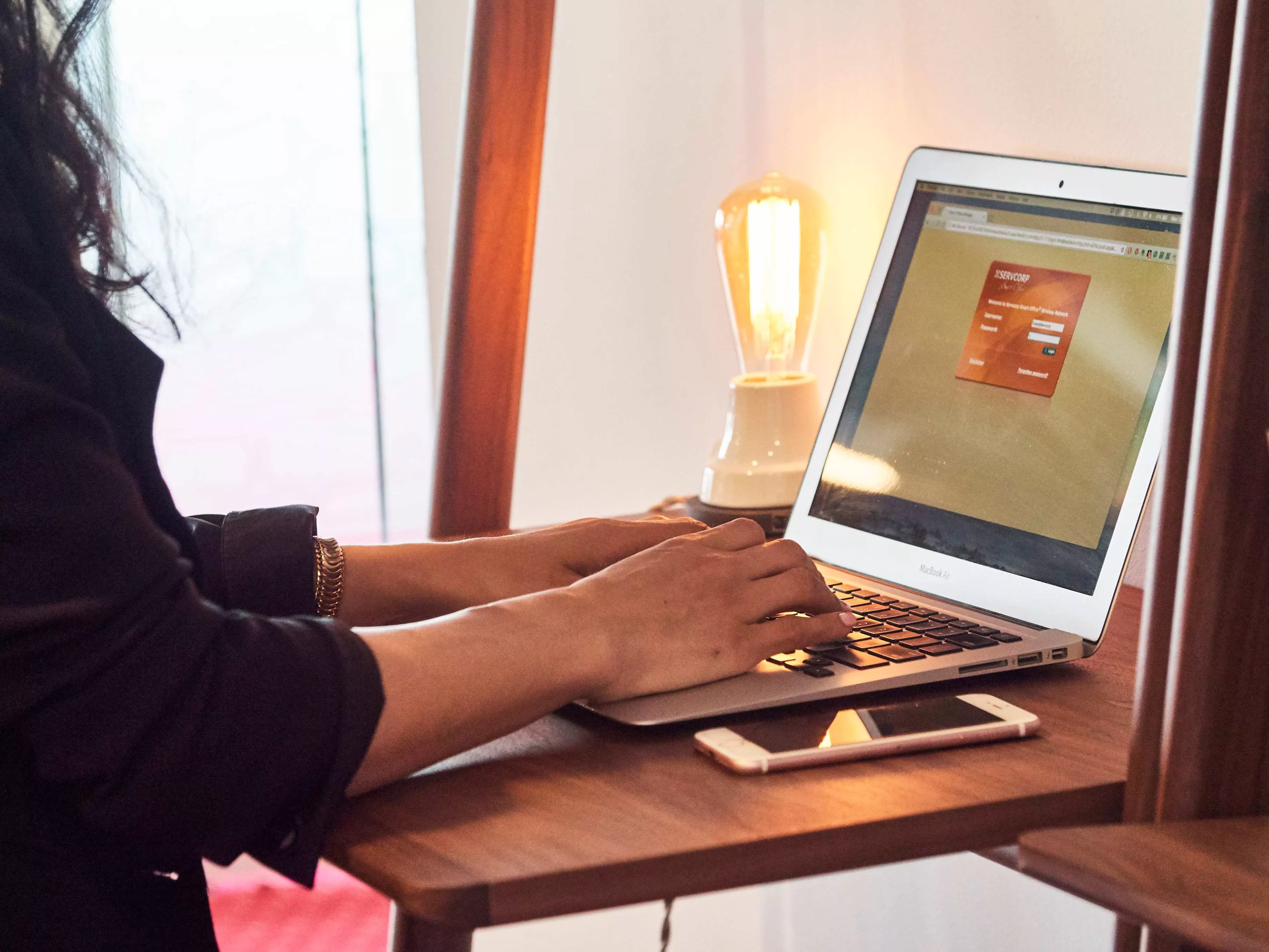 Access your Servcorp virtual office anytime—manage mail, calls, and professional business support.