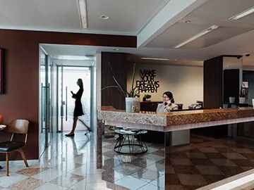 ervcorp reception area at Schuman, European Quarter—professional welcome, modern décor, and a premium office ambiance.